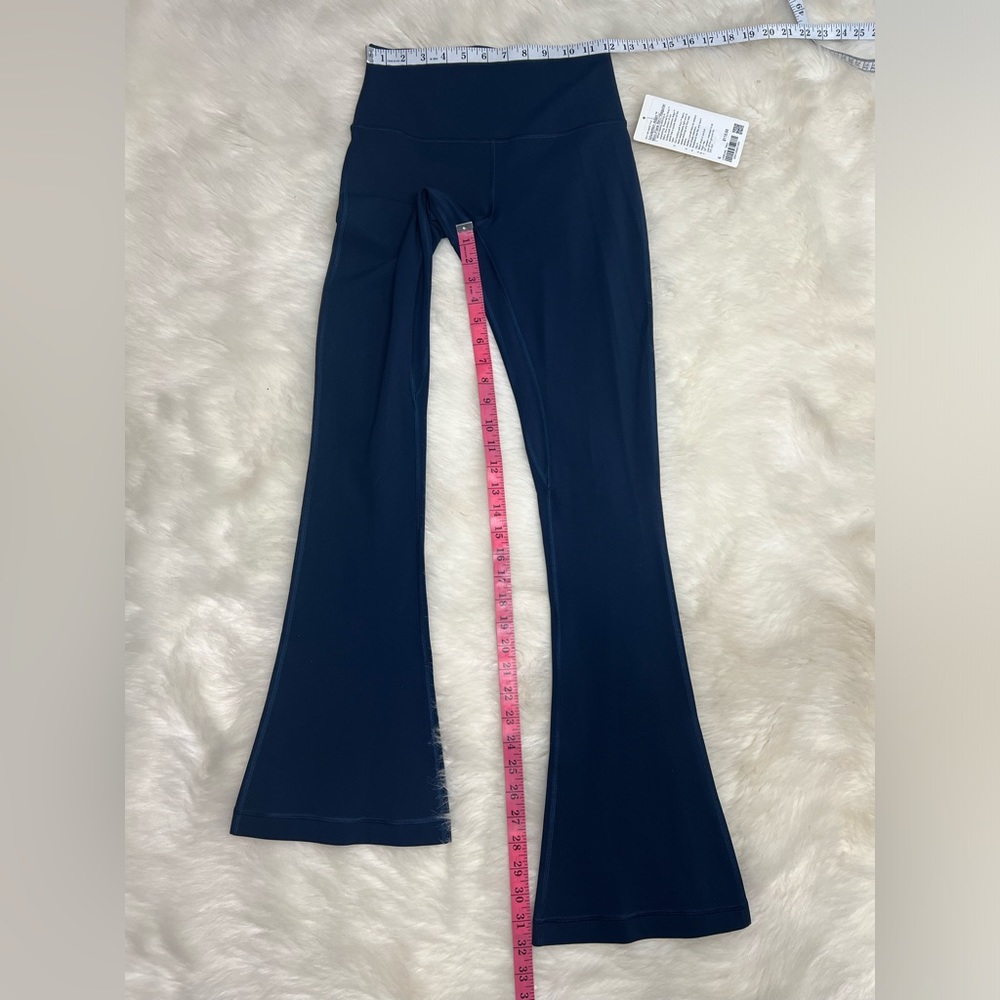 🆕lululemon 🍋Align™ High-Rise Mini-Flared Pant
Regular Sz 6 Colour True Navy - Picture 8 of 9